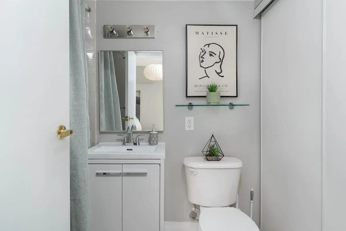 All Inclusive Townhome Apartment In Amazing Location Toronto 0*,