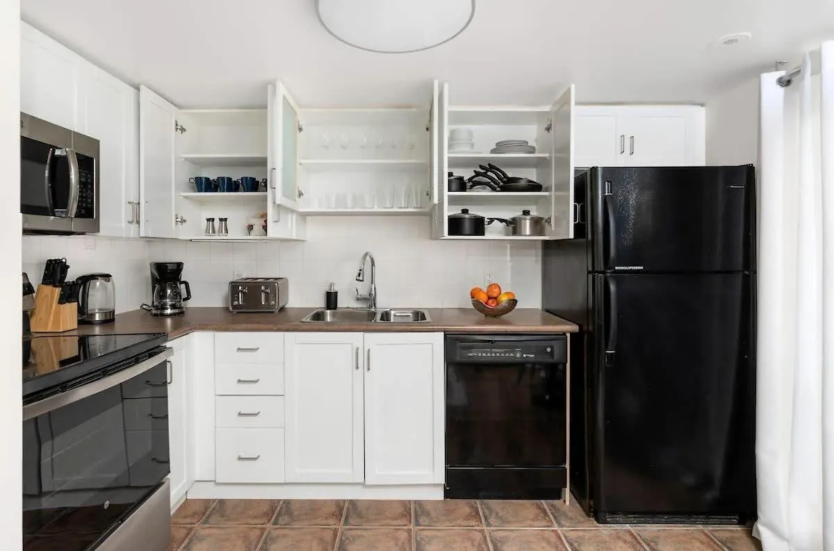 All Inclusive Townhome Apartment In Amazing Location Toronto