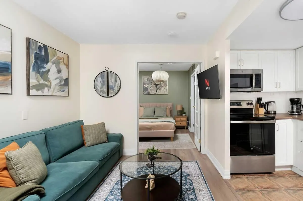 All Inclusive Townhome Apartment In Amazing Location Toronto