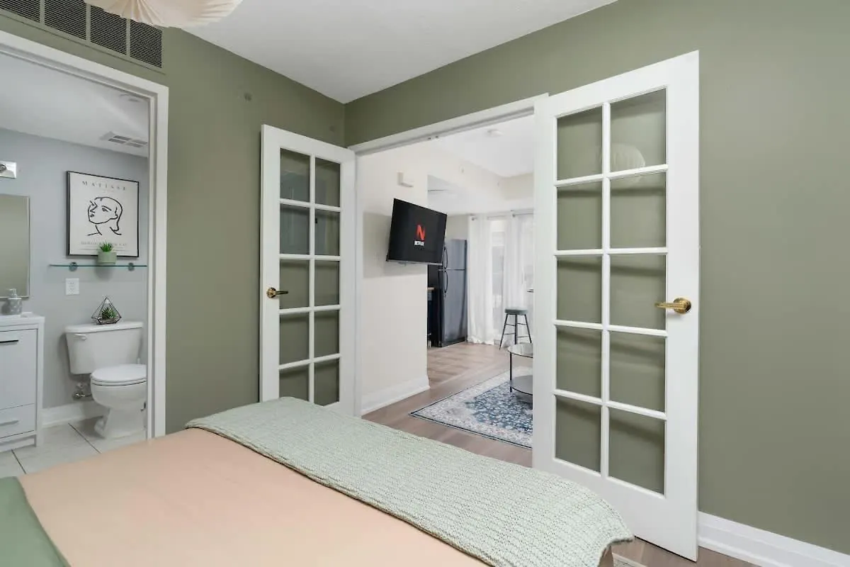 All Inclusive Townhome Apartment In Amazing Location Toronto