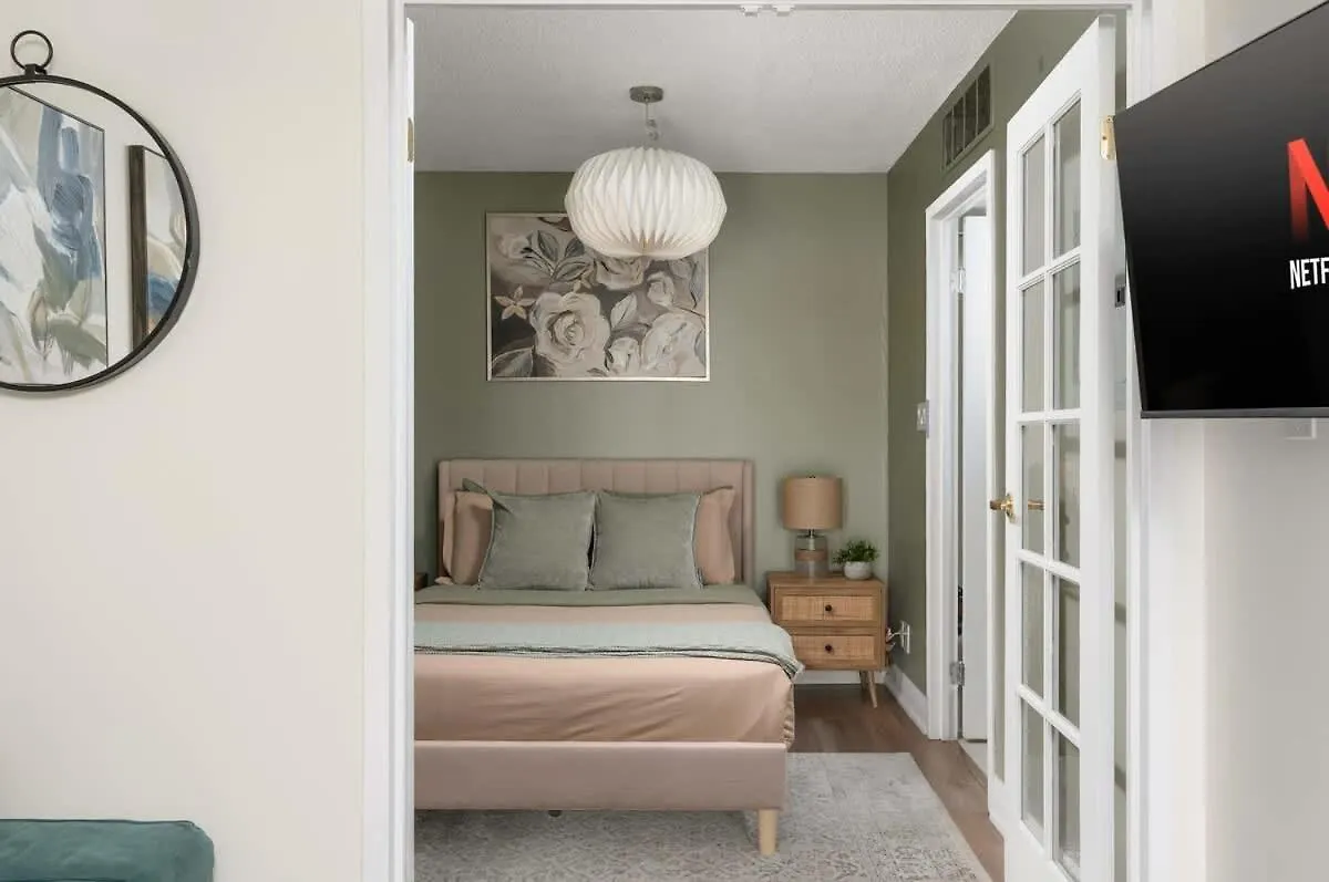 All Inclusive Townhome Apartment In Amazing Location Toronto Canada